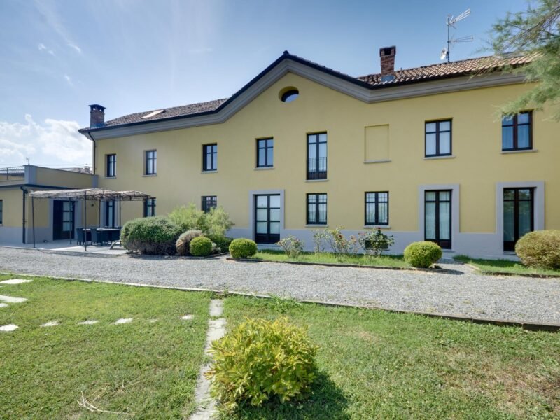Elegant villa for sale near Canelli in Monferrato with panoramic vineyard views, listed by Italian Hillside real estate agency.