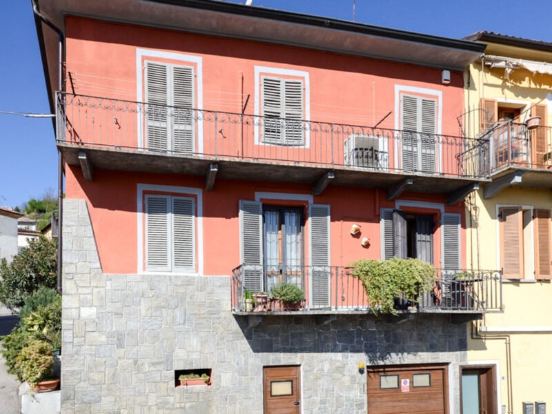 Charming two-story townhouse in Mombercelli with stunning hillside views, spacious interiors, garage, wine cellar, and potential for additional living space