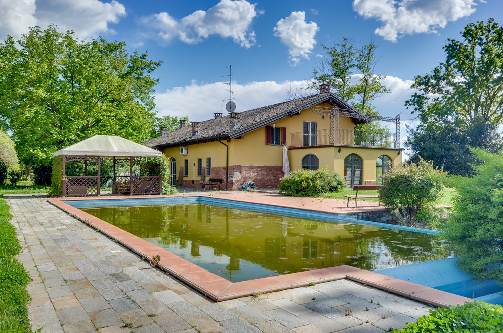 Villa in Peidmont with view and pool by Italian Hillside