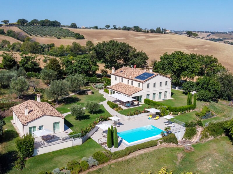 7-bedroom luxury villa for sale in Marche, Italy, by Italian Hillside Real Estate.