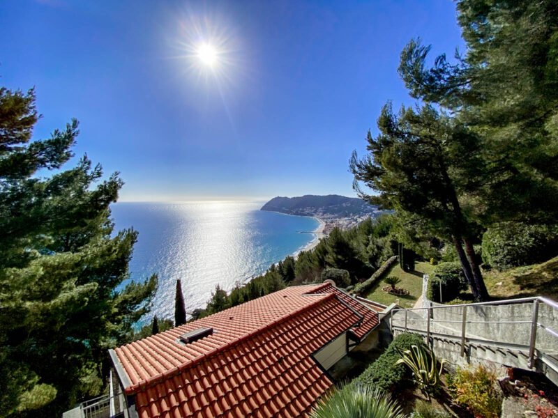 Seaside villa with panoramic views in Alassio – listed by Italian Hillside Real Estate