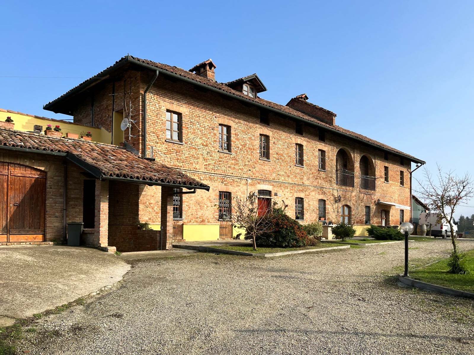 Charming wine estate in Montegrosso d'Asti, listed by Italian Hillside – a prestigious vineyard property in the heart of Piedmont.