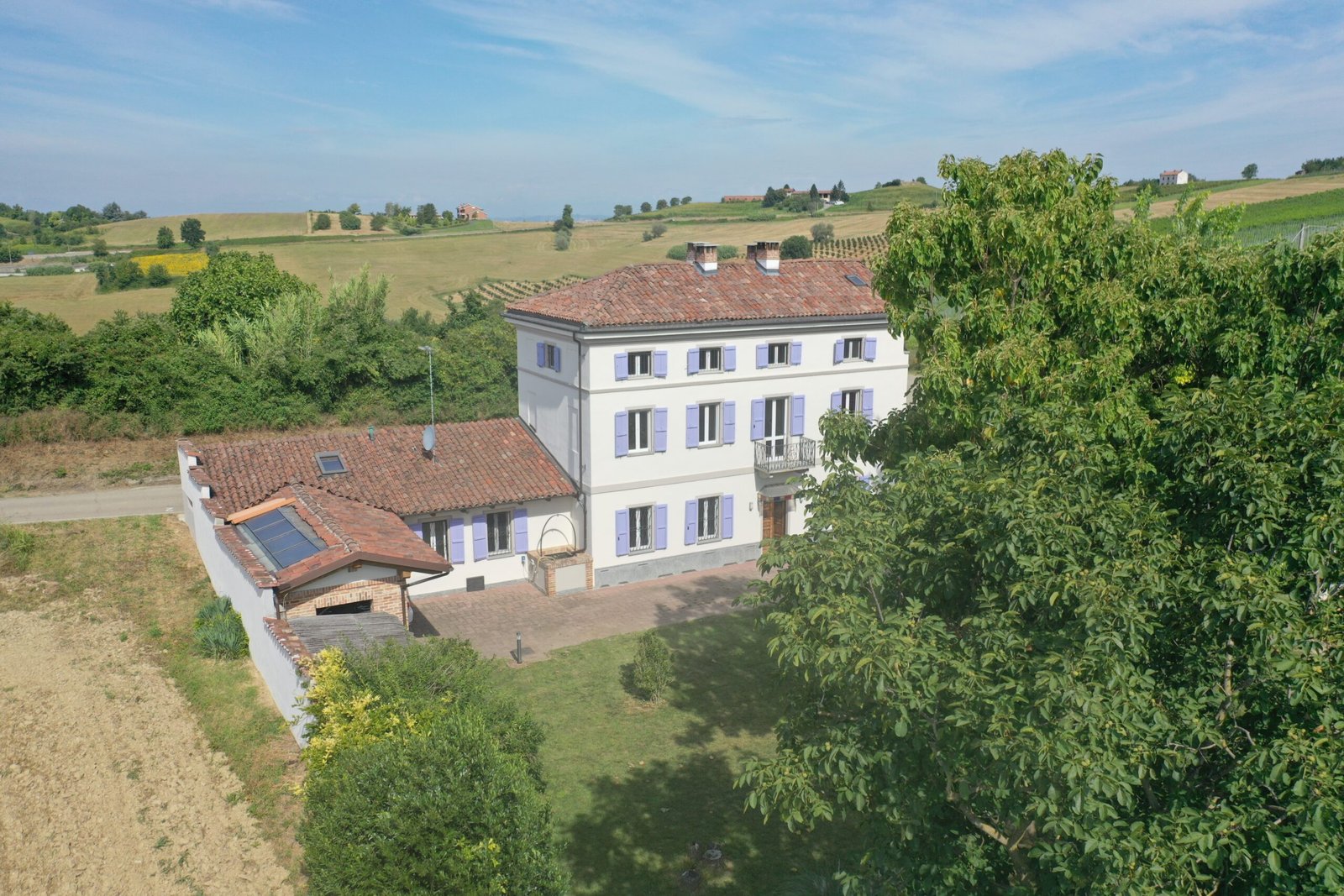 Traditional cascina for sale in Castagnole Monferrato with garden and land by Italian Hillside