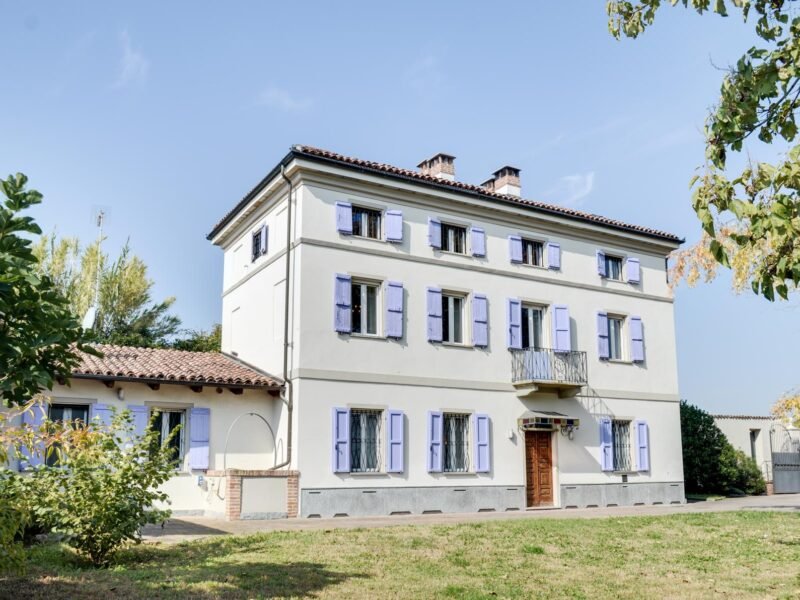 Italian Hillside cascina for sale in Castagnole Monferrato with vineyard views and garden