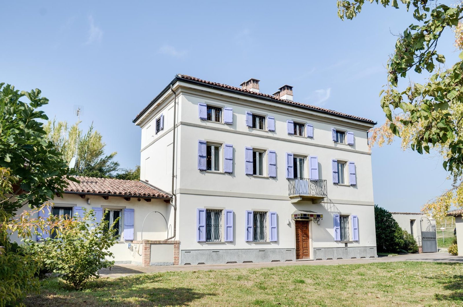Italian Hillside cascina for sale in Castagnole Monferrato with vineyard views and garden