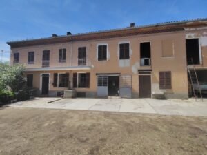 Traditional country house for sale in Montaldo Scarampi by Italian Hillside real estate agency