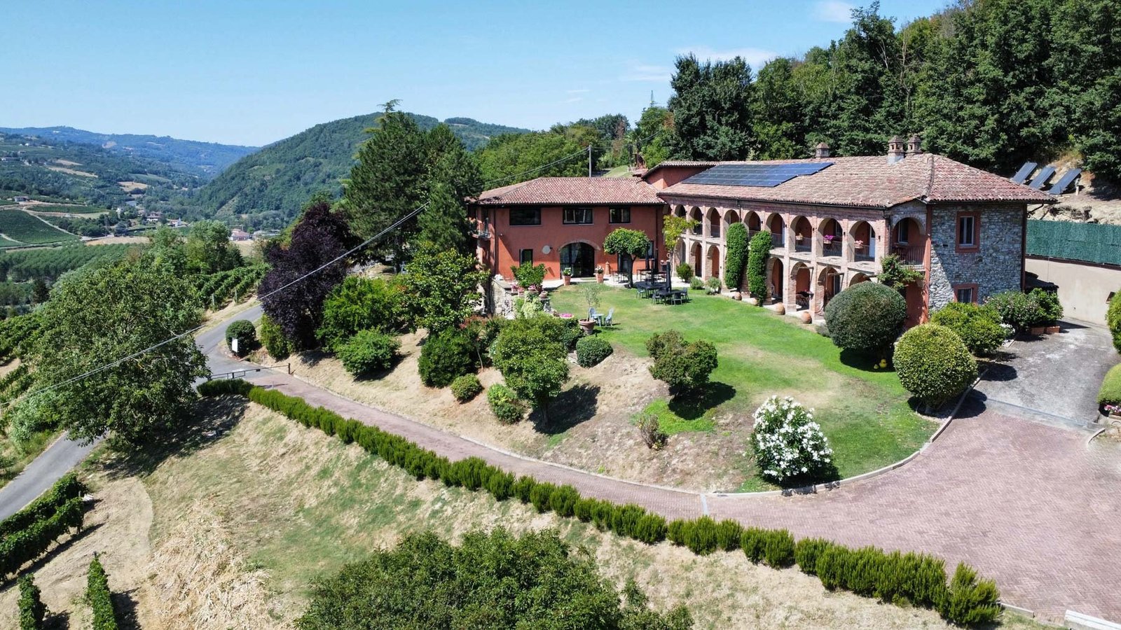 Stone farmhouse for sale in Monastero Bormida by Italian Hillside real estate agency