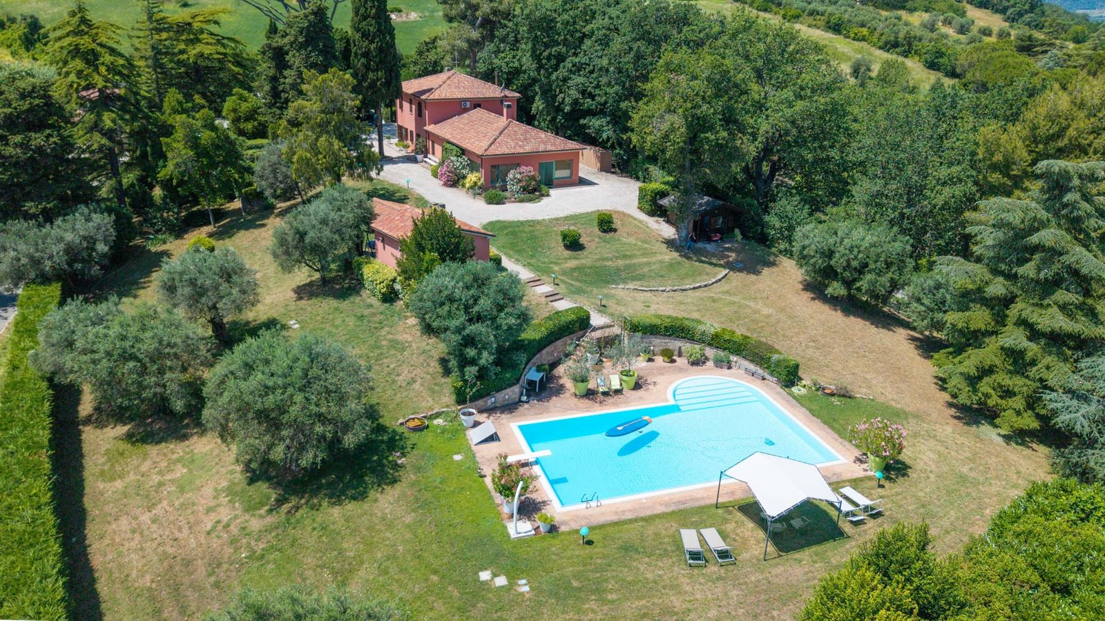 Monte Roberto villa with pool and panoramic views by Italian Hillside