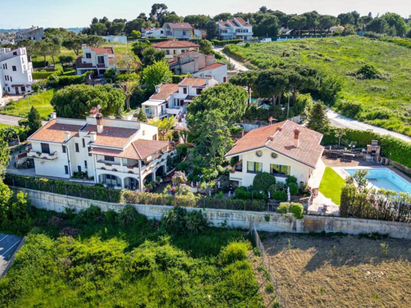 Sea view villa with pool for sale in Potenza Picena by Italian Hillside Real Estate
