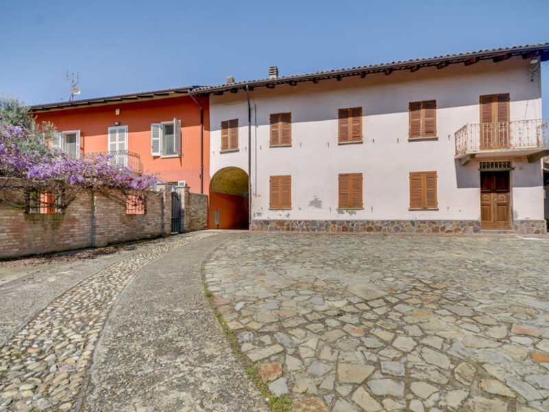 Restored country house with pool for sale in Calosso, Piedmont – Italian Hillside real estate agency