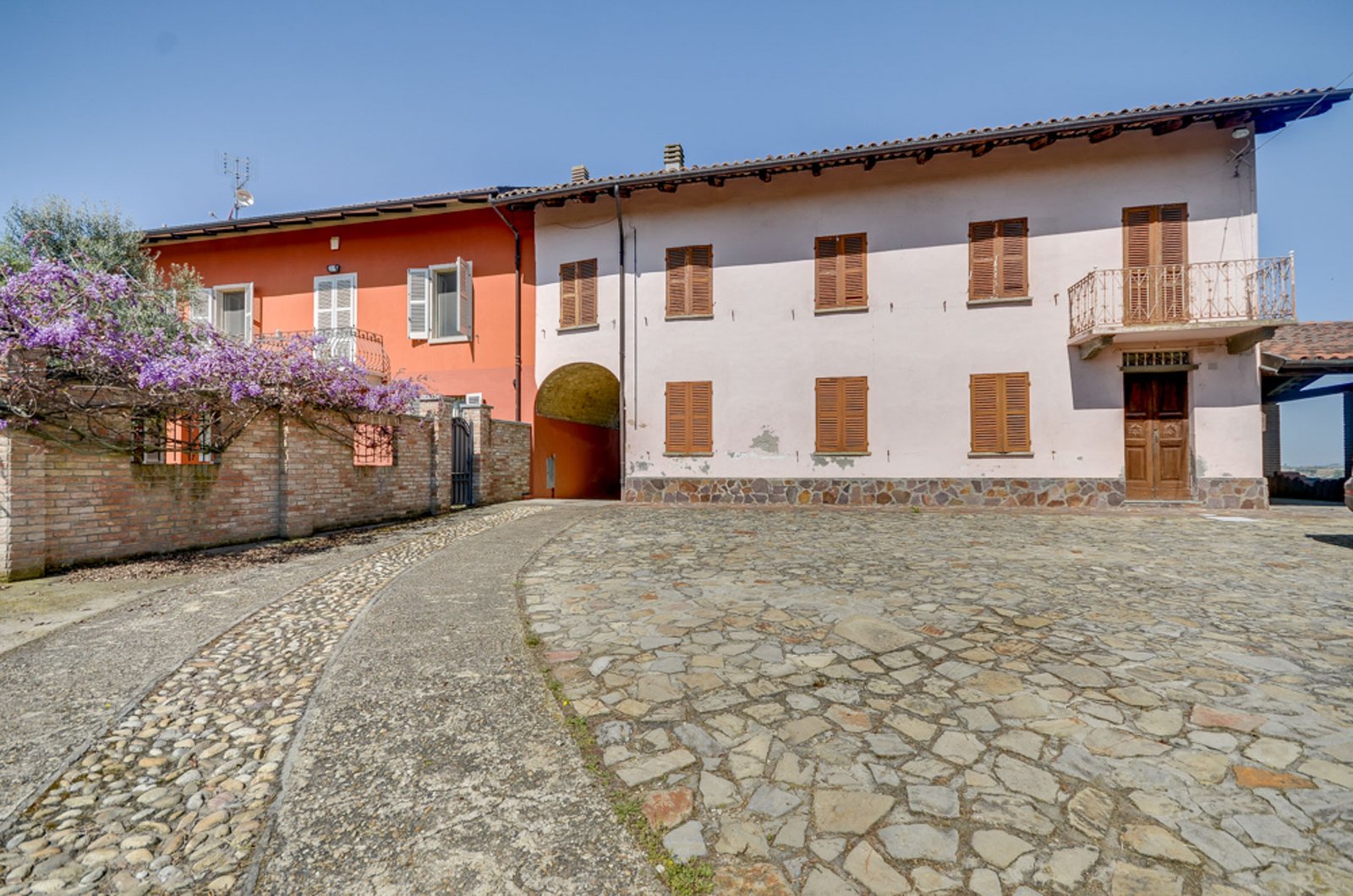 Restored country house with pool for sale in Calosso, Piedmont – Italian Hillside real estate agency