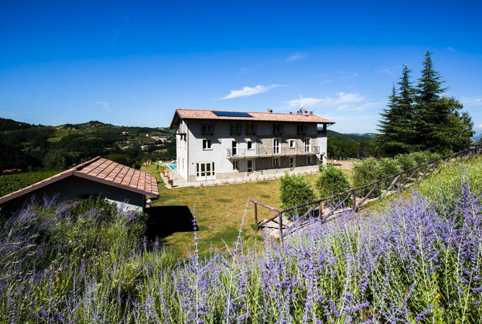 Restored country house for sale in Loazzolo, Langhe – Italian Hillside real estate agency