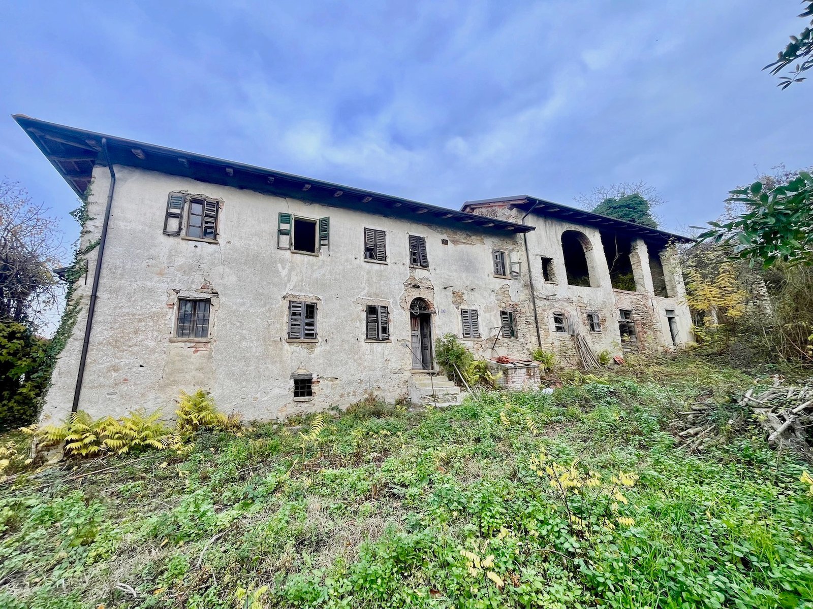 Panoramic stone farmhouse in Bistagno surrounded by nature – Italian Hillside
