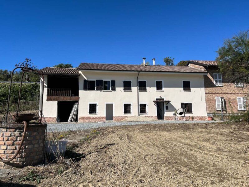 Farmhouse with vineyard and panoramic views in Agliano Terme – Italian Hillside property for sale italy