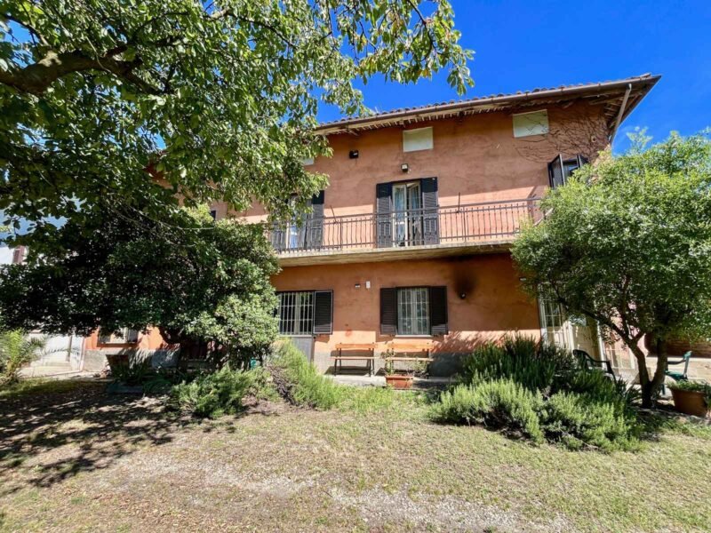 Rustic farmhouse with panoramic views and garden in Costigliole d'Asti – Italian Hillside property for sale italy