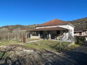 Country house with garden and orchard near Calamandrana in Rocchetta Palafea – Italian Hillside property for sale italy