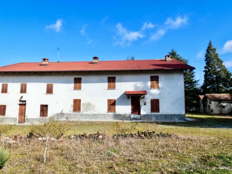 Traditional farmhouse with land and panoramic views in Rocchetta Palafea – Italian Hillside property for sale italy