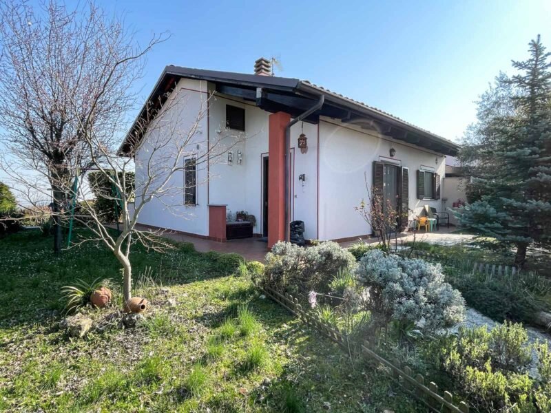 Independent villa with garden and terrace in San Marzano Oliveto – Italian Hillside property for sale italy